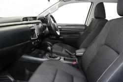 2025 Toyota Hilux SR