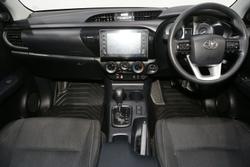 2025 Toyota Hilux SR