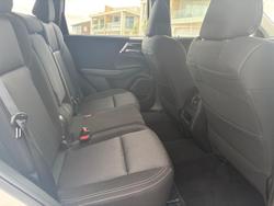 2024 Mitsubishi Outlander ES