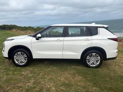 2024 Mitsubishi Outlander ES