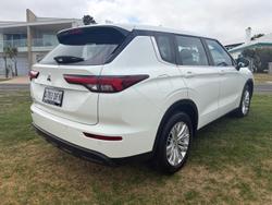 2024 Mitsubishi Outlander ES