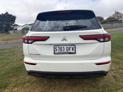 2024 Mitsubishi Outlander ES