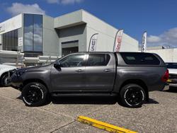 2022 Toyota Hilux SR5