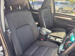 2022 Toyota Hilux SR5