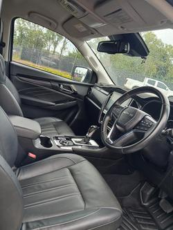 2023 Isuzu MU-X LS-T