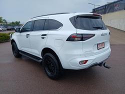 2023 Isuzu MU-X LS-T