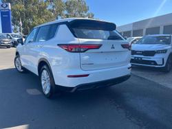 2023 Mitsubishi Outlander ES