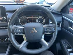 2023 Mitsubishi Outlander ES