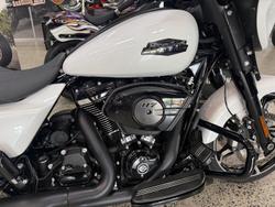 2025 Harley-Davidson Street Glide 117 (FLHX) Touring White