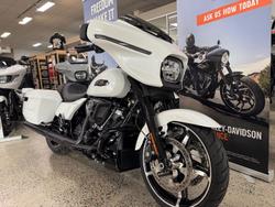 2025 Harley-Davidson Street Glide 117 (FLHX) Touring White