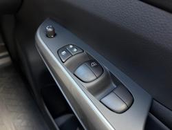 2025 Nissan Navara SL