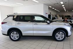 2025 Mitsubishi Outlander LS