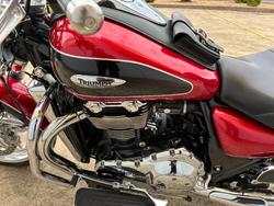 2013 Triumph THUNDERBIRD RUBY METALLIC/BLACK METALLIC
