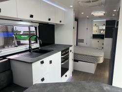 2023 Southern Cross Signature Series V8 Slide Out