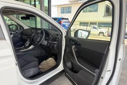 2024 Mitsubishi Eclipse Cross PHEV ES