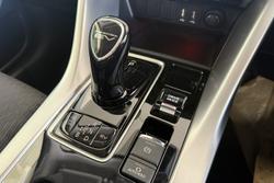 2024 Mitsubishi Eclipse Cross PHEV ES