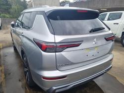 2025 Mitsubishi Outlander Exceed