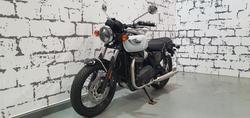 2025 Triumph Bonneville T100 (900cc) Bonneville Black