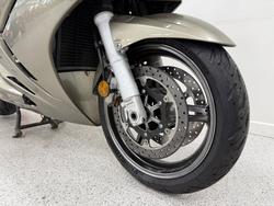 2006 YAMAHA FJR1300 gold