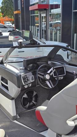 2017 Malibu Wakesetter 22 VLX