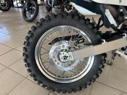 2021 Suzuki DR650SE DR White