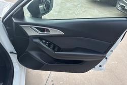 2018 Mazda 3 Neo Sport