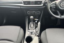 2018 Mazda 3 Neo Sport