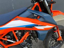 2024 KTM 690 SMC R SMC Orange