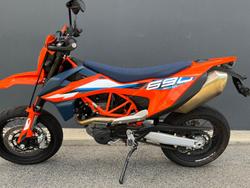 2024 KTM 690 SMC R SMC Orange