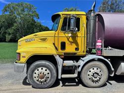 2005 Mack Metro Ml