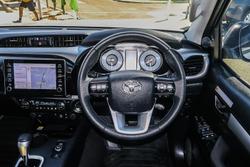 2025 Toyota Hilux SR5 48V