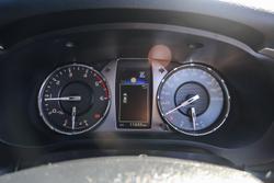 2025 Toyota Hilux SR5 48V