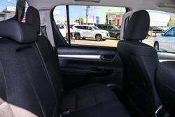 2025 Toyota Hilux SR5 48V