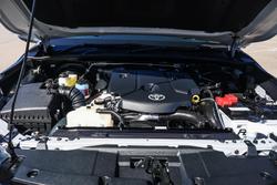 2025 Toyota Hilux SR5 48V