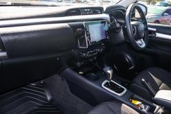 2025 Toyota Hilux SR5 48V