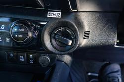 2025 Toyota Hilux SR5 48V