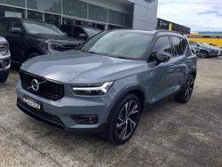 2022 Volvo XC40 T5 R-Design