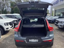 2022 Volvo XC40 T5 R-Design