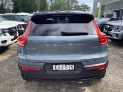 2022 Volvo XC40 T5 R-Design