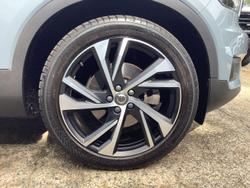 2022 Volvo XC40 T5 R-Design