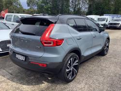 2022 Volvo XC40 T5 R-Design