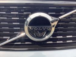 2022 Volvo XC40 T5 R-Design