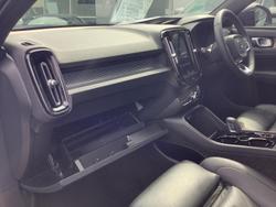 2022 Volvo XC40 T5 R-Design