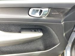 2022 Volvo XC40 T5 R-Design