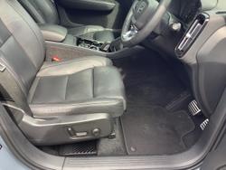 2022 Volvo XC40 T5 R-Design