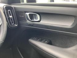 2022 Volvo XC40 T5 R-Design