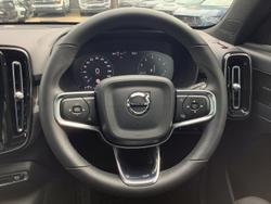 2022 Volvo XC40 T5 R-Design