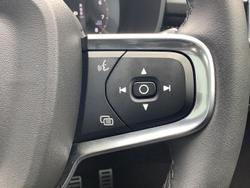 2022 Volvo XC40 T5 R-Design