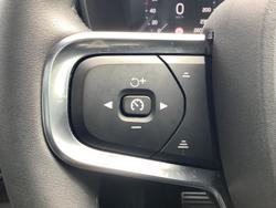 2022 Volvo XC40 T5 R-Design