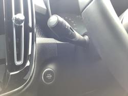 2022 Volvo XC40 T5 R-Design